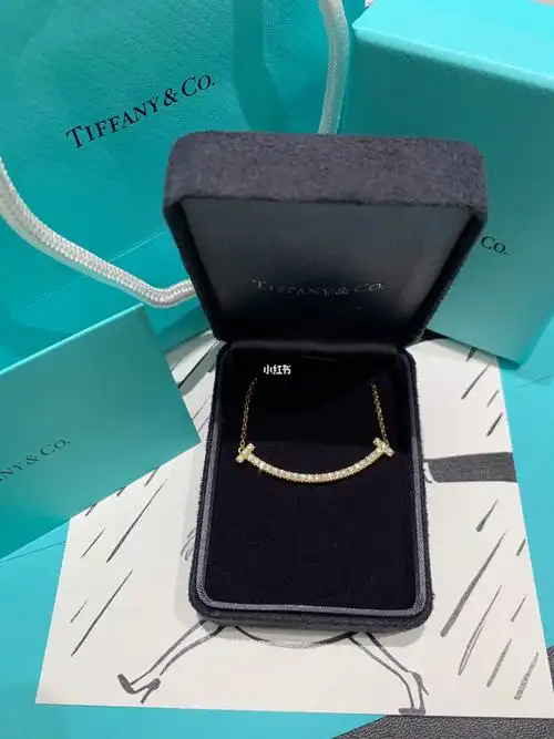 蒂芙尼宽版满钻黄金笑脸项链