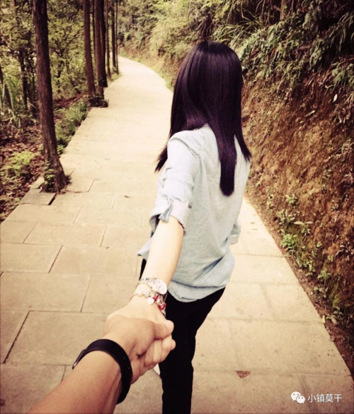 陈进拍的牵手照"如今想订到这么好的场地,挺困难的""他带我来莫干山玩