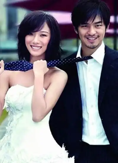 王珞丹露背婚纱照仙气十足 与卫子夫造型形成鲜明对比-大众点评结婚