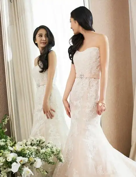 分享到 责编:史文婧                  梦幻的婚纱,杨幂这张婚纱照