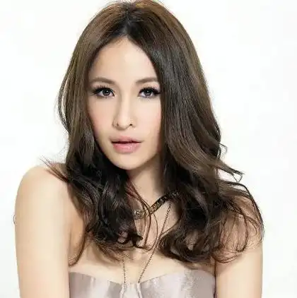 萧亚轩恢复单身,被狗咬后脸部崎岖不平,将再做手术,健康引担忧