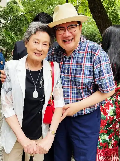 孙道临铜像揭幕式:向梅气质依旧,达式常身姿挺拔,牛犇一头白发_曹可凡