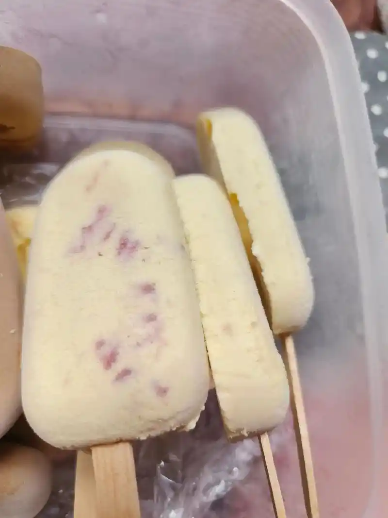 草莓雪糕7-4.前不久的前不久 看到漂亮的草莓 抓着尾巴入了 - 抖音