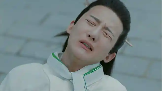 凤囚凰:柳色用绿衣服挑衅牛,果然被顶飞,笑死了-影视综视频-搜狐视频