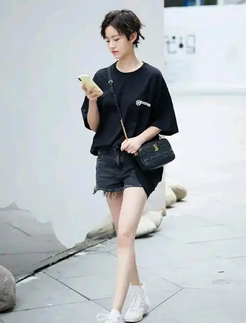 同学两亿岁:小美女李庚希写真图集