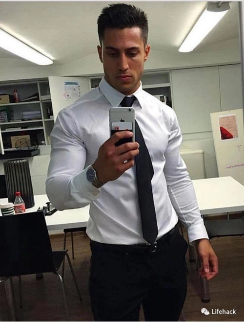 会穿白衬衫的男人都是行走的荷尔蒙_身材