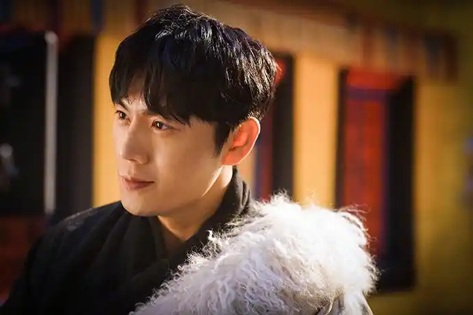 电视剧《沙海》是依照原著小讲改编的,非常大程度还原了小讲的情节.