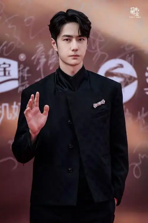 王一博##王一博暗纹西装