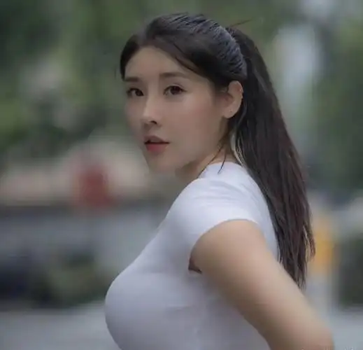 翘臀女神刘太阳,130斤却拥有优秀的腰臀比,魔鬼身材让人羡慕