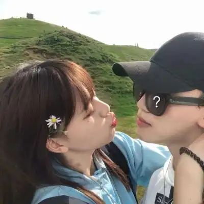 很强占有欲的真人情侣亲亲头像