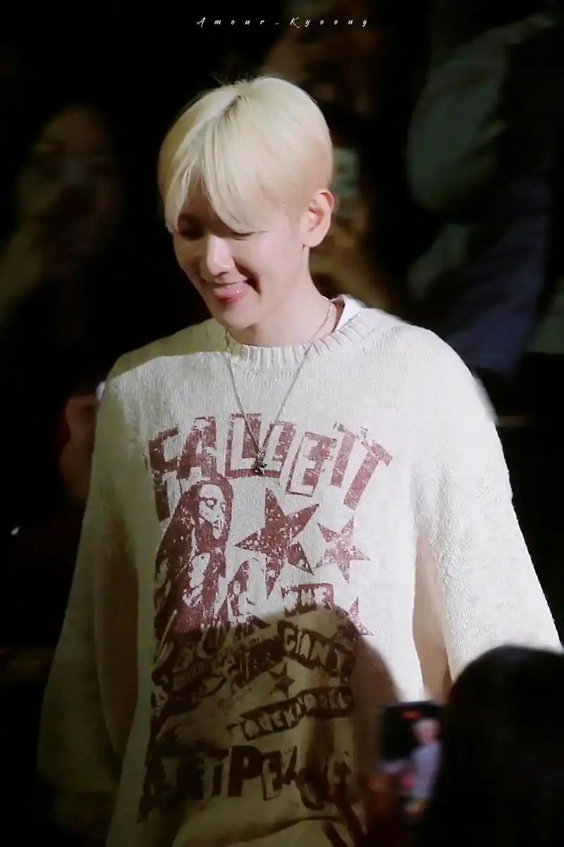 边伯贤 #baekhyun #边伯贤生日会 #白发 小漂亮 - 抖音