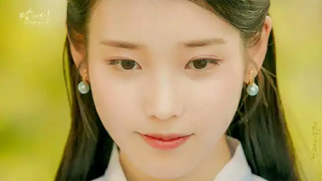 iu超话#李知恩##iu#最近比较想修古装,于是把解树翻出来了~最喜欢的一