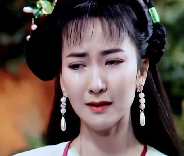 "最美小青"陈美琪,被女星插足致不孕,如今嫁富商领养残疾女