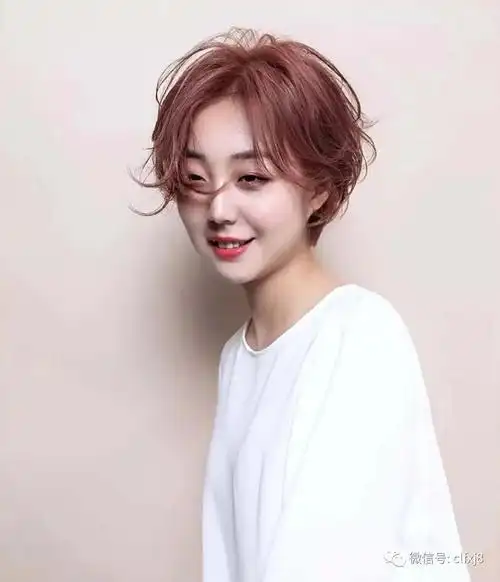 一款适合自己的短发烫发发型秋冬剪短发烫发更好看.