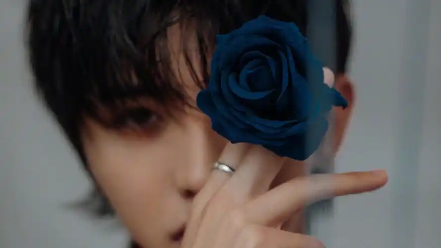 蔡徐坤冷峻邪魅红色西装帅气写真,大陆明星-回车桌面