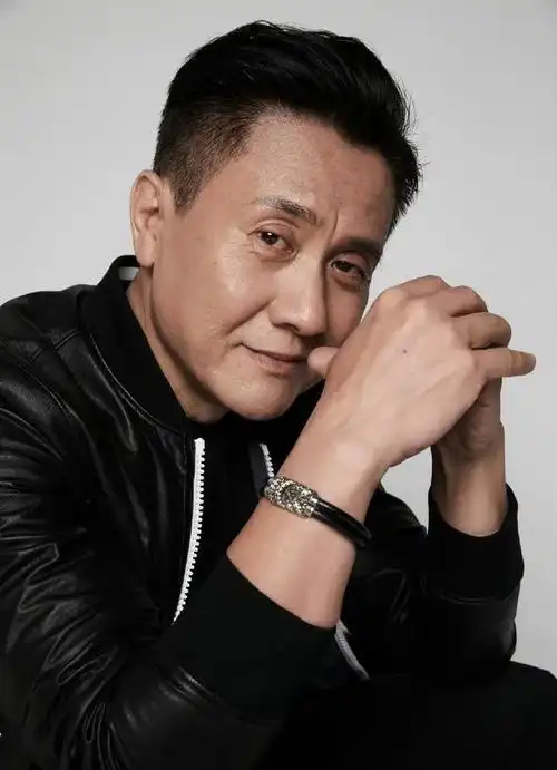 演员张志坚:娶圈外妻子张萍,家里她是老大,余生不会辜负她