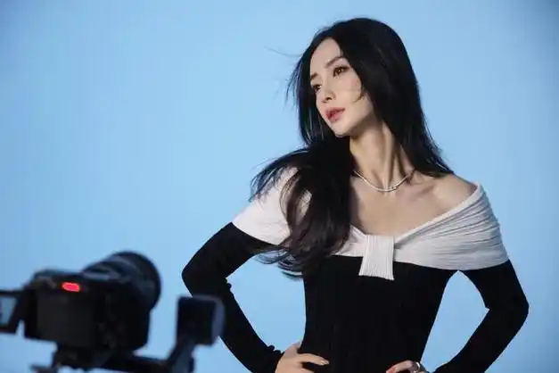 杨颖正式复出海外活动行程忙颜值回归星光太足