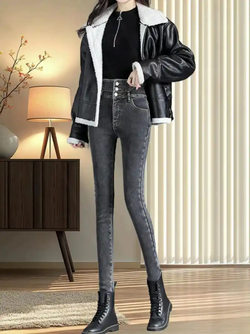 高腰百搭紧身小脚牛仔裤来袭~#开春搭配 家人们,挖到一条神仙