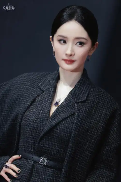 杨幂西装杀伤力##杨幂翡翠##w年度盛典红毯