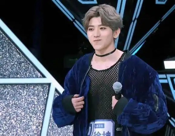 同样是穿渔网衣,为什么蔡徐坤被吐槽"娘"?他却被全网夸man_网易订阅