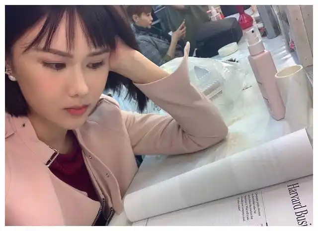 tvb小花刘思希攻读硕士或另谋出路,毕业后年薪可达400万