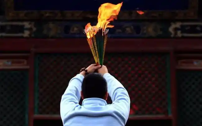 类似烧高香这样的事情管用吗如果没用那些每年都去烧高香的人又作何