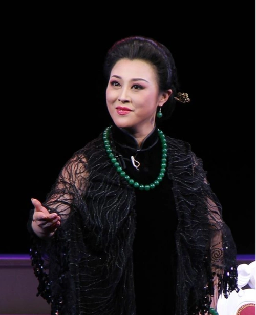 演艺经历张馨月[黑龙江籍京剧演员,文化部青联委员]曾参加纪念梅兰芳