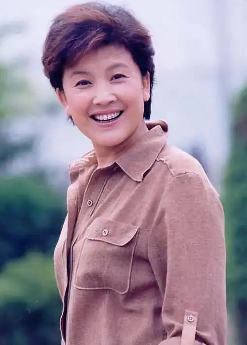 宋春丽:为工作放弃生子,61岁当母亲,幸福的背后是眼泪