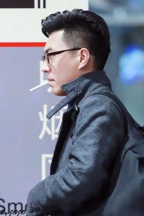 电视剧麻雀中你李易峰的抽烟能帅过我们小岳岳吗