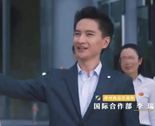 2019年,28岁的李瑞在祝福声中和女友王一帆喜结连理.