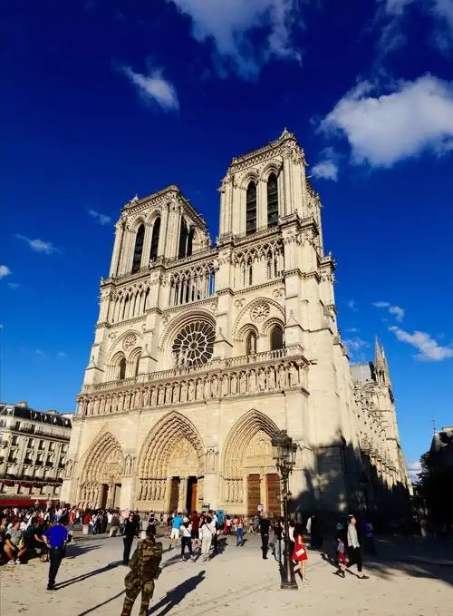 巴黎圣母院全景