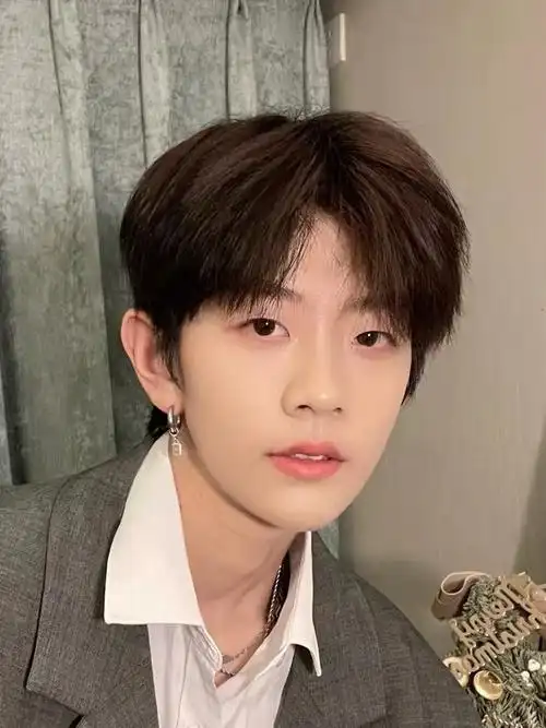 一折假发男韩版帅气 中分刘海_假发男生中分刘海短发帅气韩版直发修脸