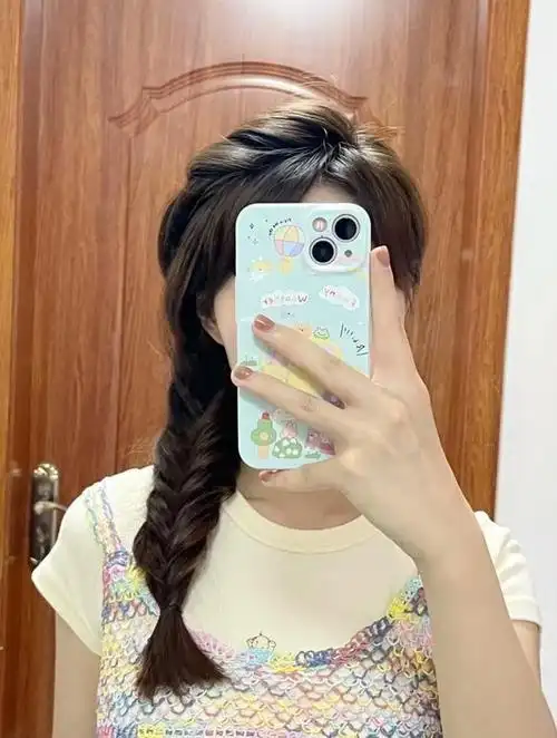 别再披头散发了,春夏流行这4款编发,清爽又减龄