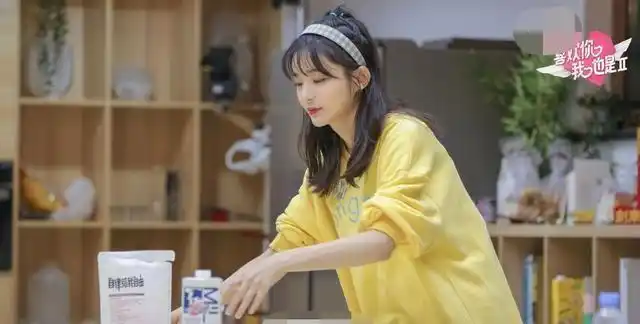 喜欢你我也是王晴阿星甜蜜牵手谁说艺人不能谈恋爱