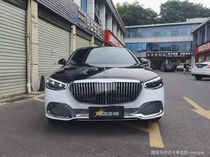 孟夏之日万物繁茂21款奔驰s400改双拼色迈巴赫包围通风座椅主动氛围灯