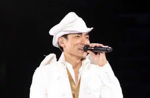 原创原创刘德华在香港第一次开演唱会却出了人命他忍着悲痛把演唱会开