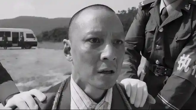 戏,狗啃刘海披肩发,网友:我强迫症犯了|发际线|发型|王千源_网易订阅