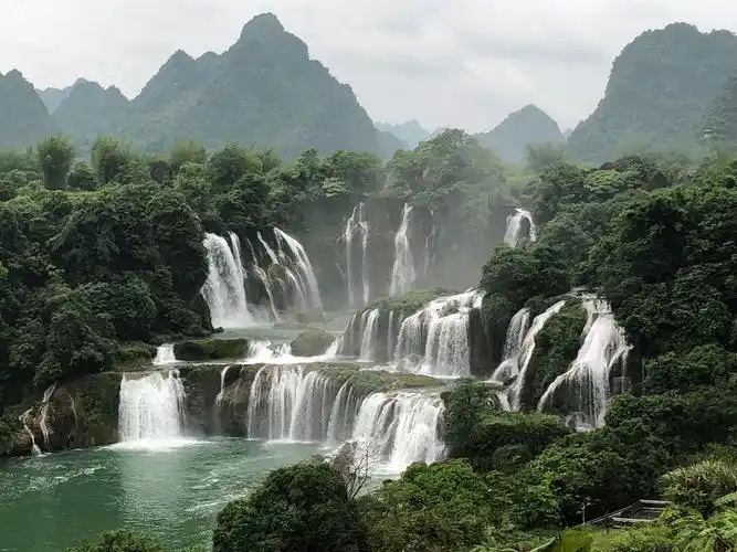 到达千山万水 畅游名山大川