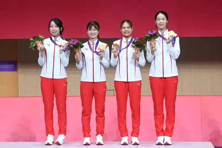 江苏健儿王雨婷助力中国队亚运会女子花剑团体夺金_韩国队_金牌_决赛