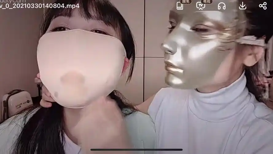 面具女坏人 又让小姐姐带其他颜色口罩 蒙面女