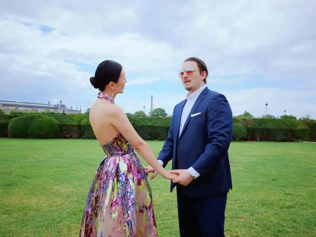 结婚12年来为数不多的二人旅行.也是为数不多的合影 对于看到 - 抖音