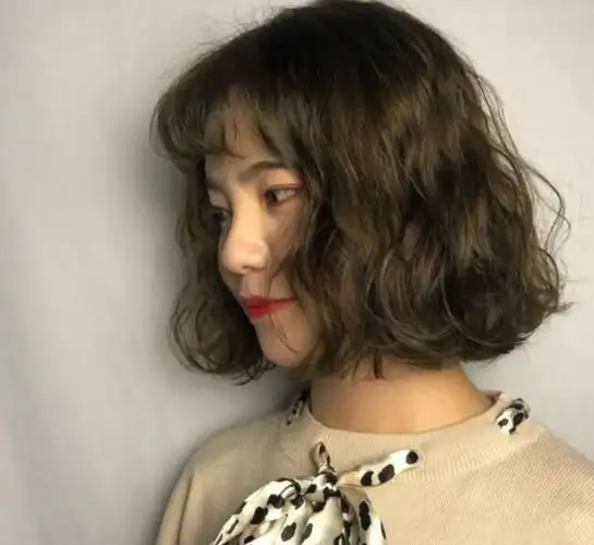 2021流行中短卷发图片,看了就想剪的短发发型