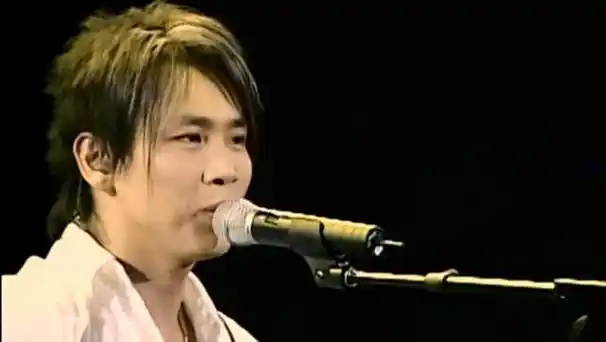 笑麻了,网友喊话关晓彤,陶喆上《歌手》,理由"脑洞太大"