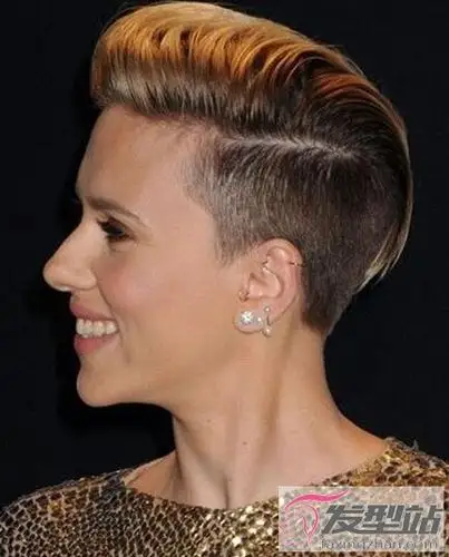 女生剃两边短发发型个性吸睛比男生还帅