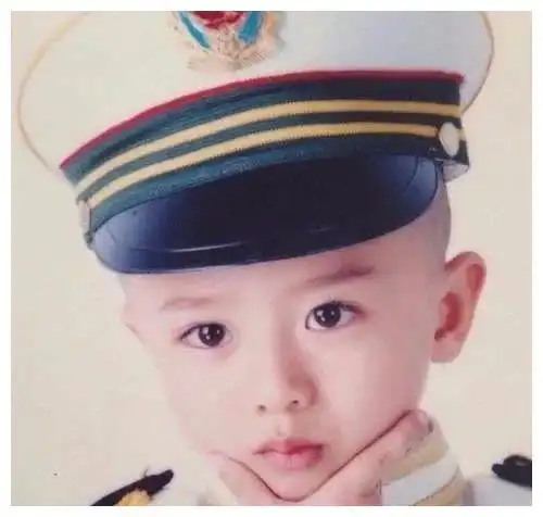 李现小时候是小胖杨紫旧照承包笑点他们的童年照也太可爱了吧