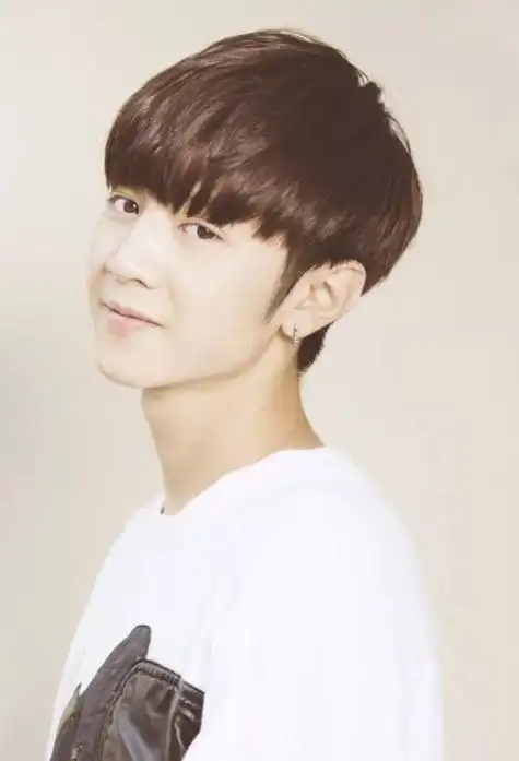 碎发刘海怎么剪显帅气 帅到离谱的男生短发欣赏