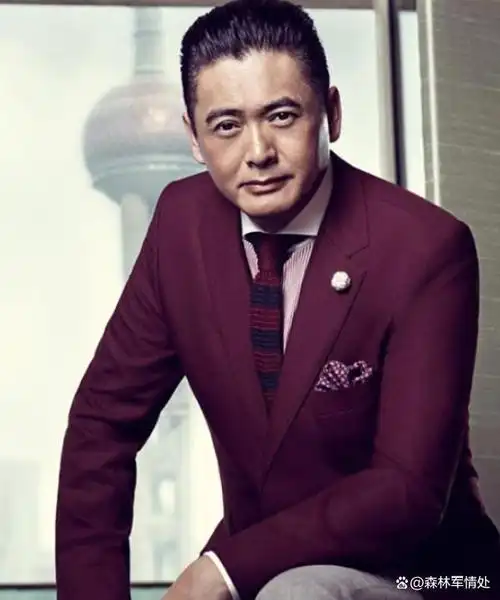 向华强说对了!不演戏就"消失"的周润发,已走上另一条大道