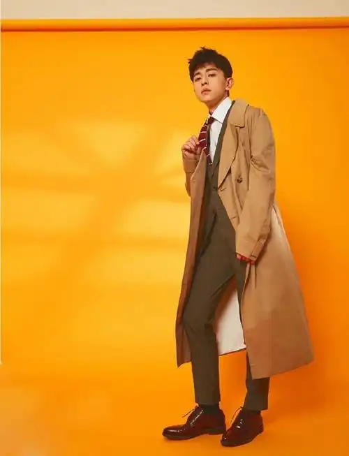 帅哥壁纸:河北男明星邓伦时尚杂志封面图片-小虾米