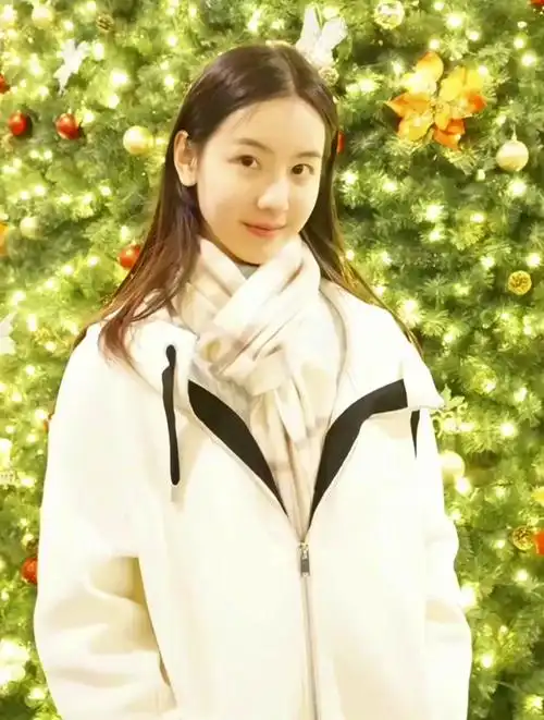 南航校花陈都灵,当年单凭一张素颜证件照,就杀进娱乐圈了