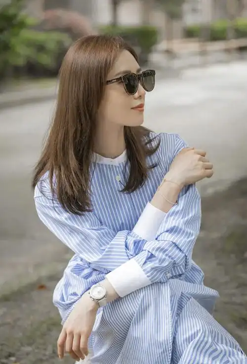 刘诗诗墨镜连衣裙街拍写真图片